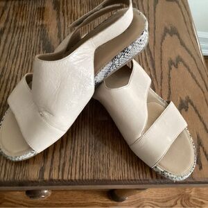 Naturalizer sandals size 8